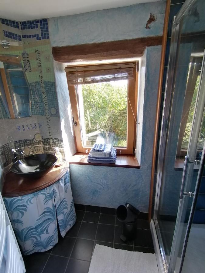 La Tour Du Bois Dormant Bed and Breakfast Plozévet Eksteriør billede